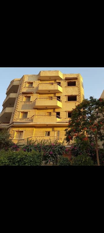 أرض سكنية  للبيع في حدائق الاهرام، الجيزة - فرصه عظيمه للاستثمار او السكن فى حدائق الاهرام البوابه الرابعه