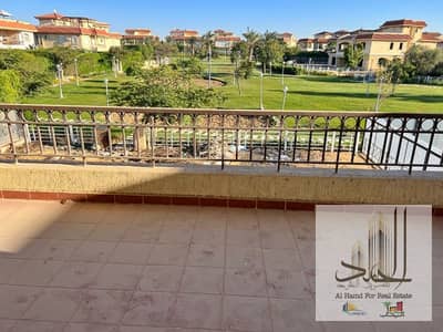 4 Bedroom Villa for Sale in Madinaty, Cairo - مدينتي فيلا ستاند الون وايد جاردن بحري موقع مميز متشطبه