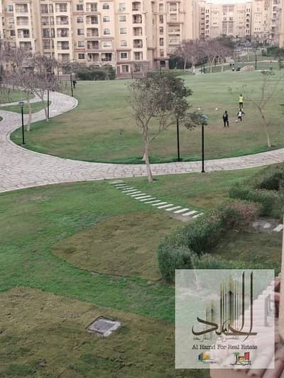 3 Bedroom Flat for Sale in Madinaty, Cairo - 211م مدينتي B1 بحري على أكبر جاردن والخدمات ومترو