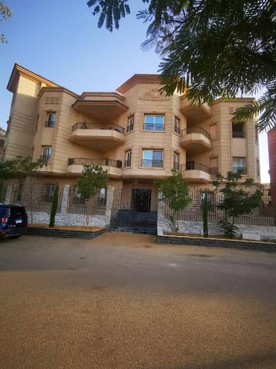 11 Bedroom Villa for Sale in 6th of October, Giza - للبيع فيلا الفردوس الأمن العام