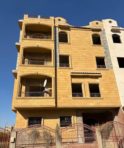 Residential Land for Sale in Shorouk City, Cairo - عمارة سكنية كاملة للبيع في الشروق