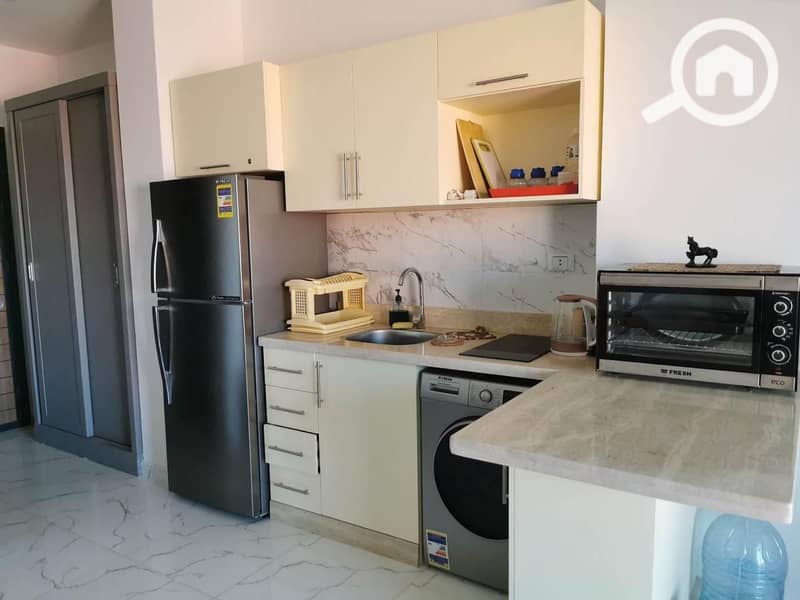 6 Kitchen2. jpg