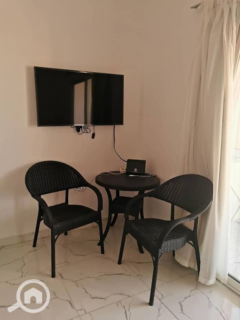 8 Living area2. jpg
