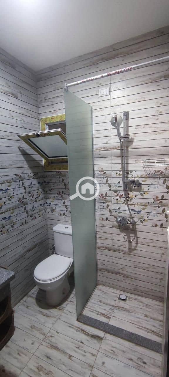 10 Bathroom 1. JPG