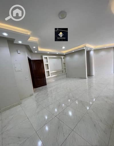 3 Bedroom Flat for Rent in Sheikh Zayed, Giza - شقه للايجار تشطيب مميز ارضي بحديقه بالمطبخ داخل فيلا اهالي