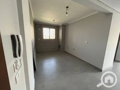 شقة 3 غرف نوم للبيع في 6 أكتوبر، الجيزة - PHOTO-2025-02-19-10-06-23 (1). jpg