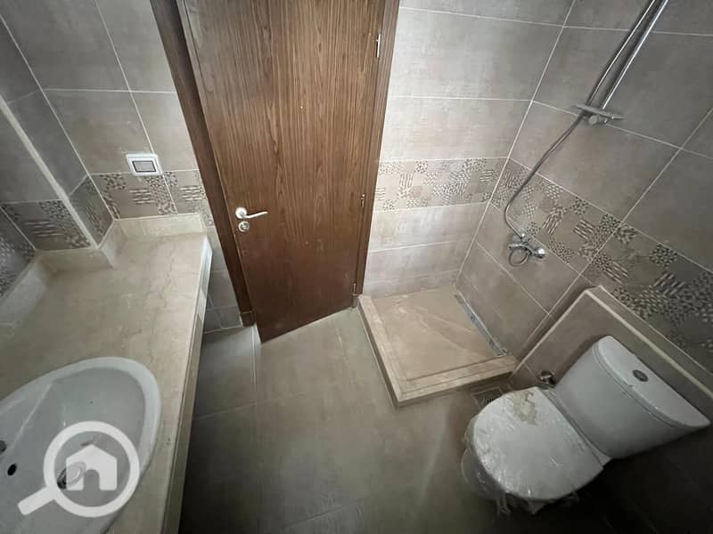 10 a3cec9ad-6c47-42af-9737-9b25aed44f07. jpg