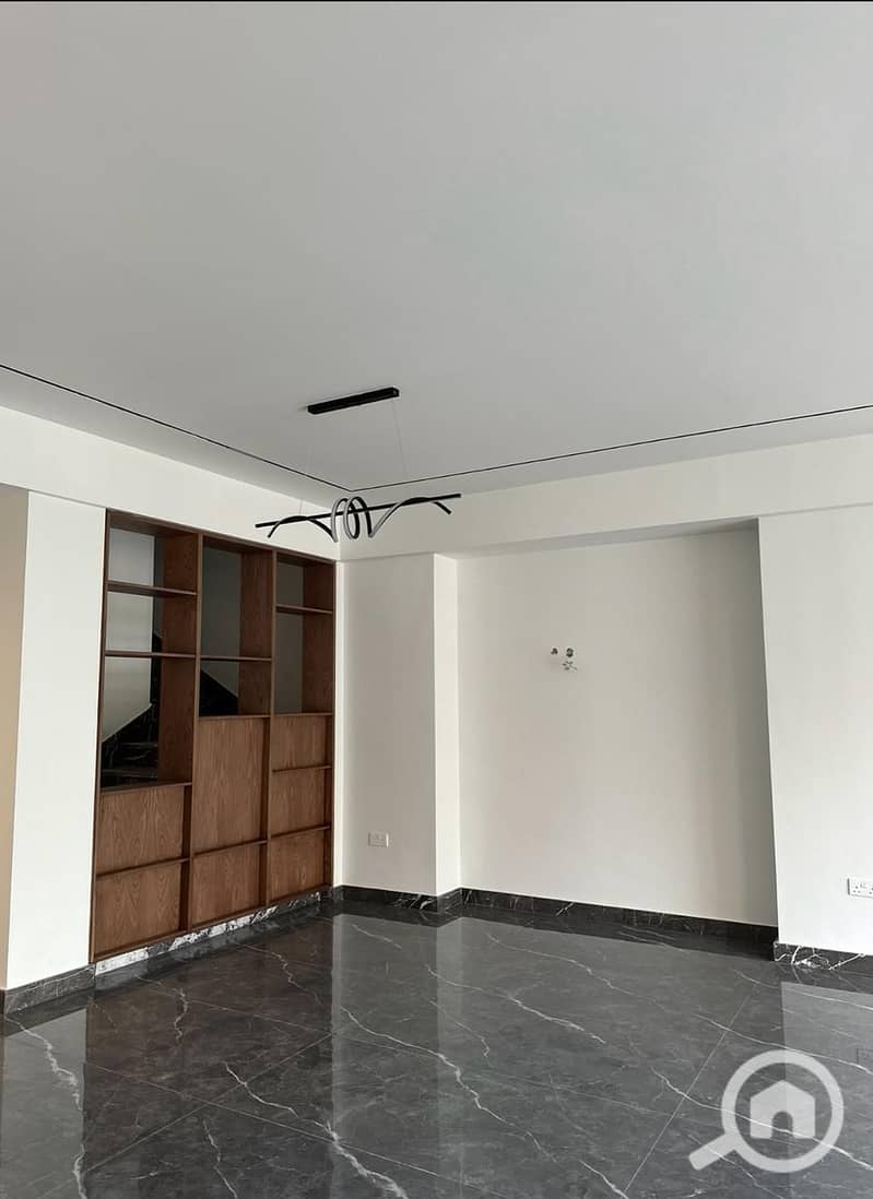 2 95ef9dcc-6100-4baf-a0e3-70aea2a70373. jpg