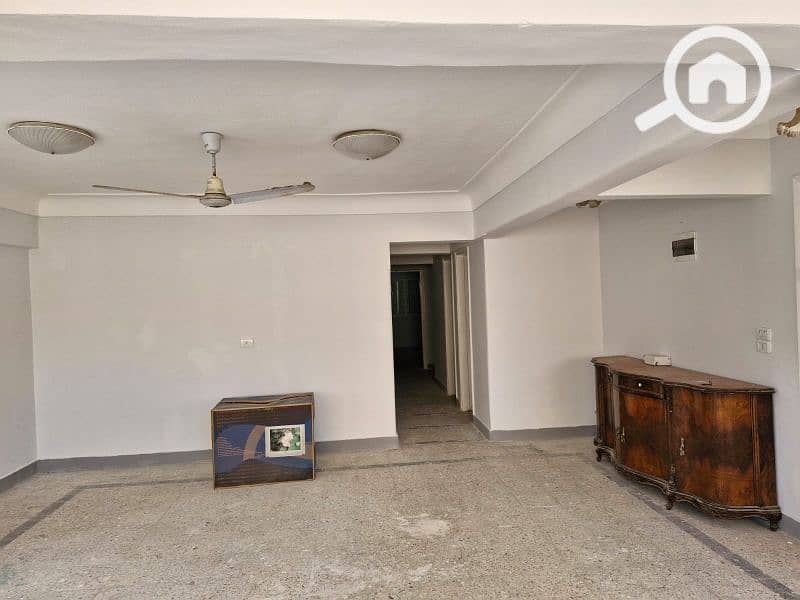 شقه سكنيه للايجار بجليم خطوات من البحر
