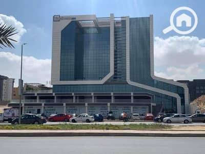 Office for Rent in New Cairo, Cairo - مكتب اداري ايجار علي شارع التسعين الشمالي مباشر في مبني بيزنس بلاس