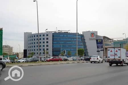 محلات تجارية  للبيع في القاهرة الجديدة، القاهرة - محل تجاري للبيع متاجر ب 650 الف شهرياً لتوكيل عالمي في التجمع الخامس