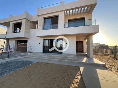 تاون هاوس 3 غرف نوم للبيع في العاصمة الإدارية الجديدة، القاهرة - فيلا للبيع بمدينه نور نموزجQ1 إجمالى عقد مميز اوفر مميز