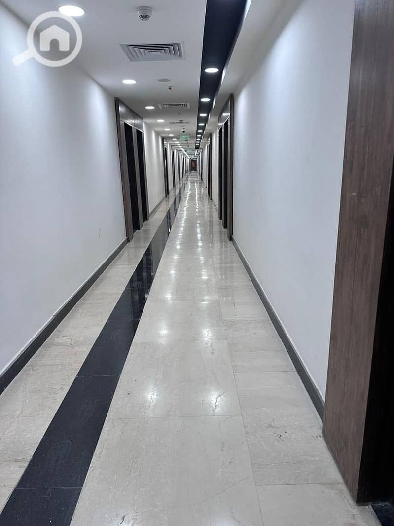 4 94f67804-3542-4f98-b0cc-4a7c78363ec0. jpeg
