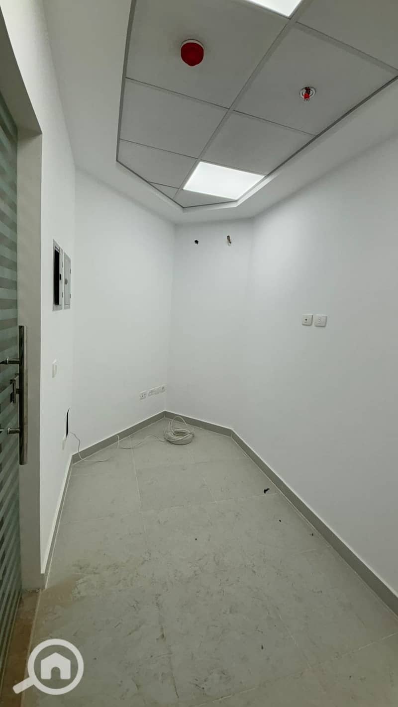 2 114e2322-607a-492c-9c46-970e460f77dd. jpeg