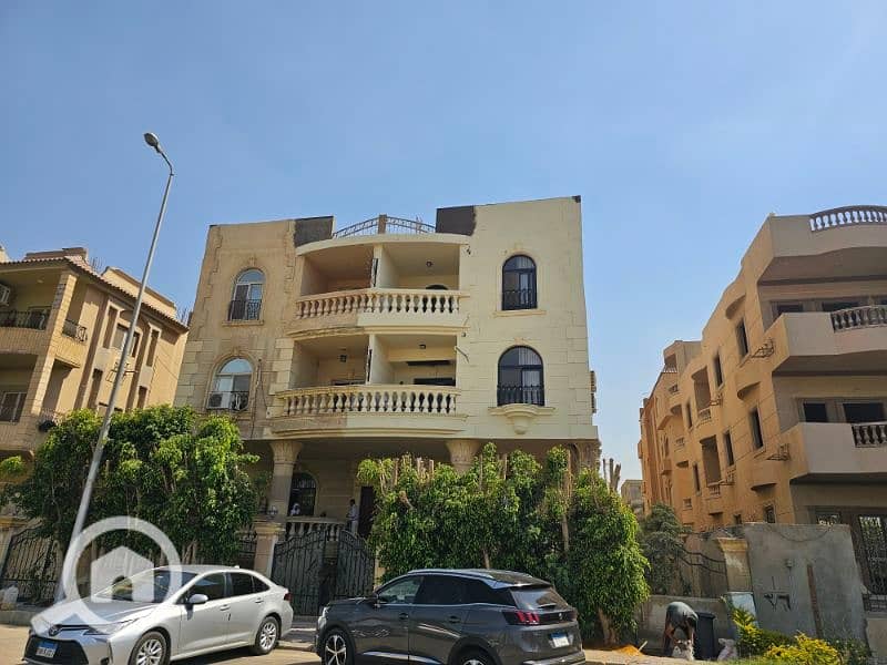 روف كامل400م الياسمين 4فيلات واجهه بحري علي حديقه كبيره مبني اعمده فقط