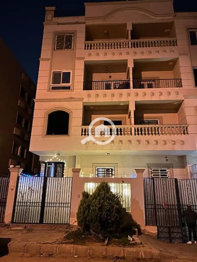 3 Bedroom Apartment for Sale in Shorouk City, Cairo - 160 م شقه الشروق المجاوره السابعه دور ثالث3غرف 2 حمام حصه جراج