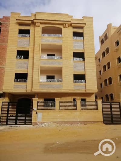 أرض سكنية  للبيع في القاهرة الجديدة، القاهرة - 300م عماره كامله الاندلس العائلى واجهه متشطبه عدادات كهرباء موقع مميز