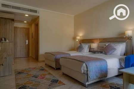 2 Bedroom Chalet for Sale in Ain Sukhna, Suez - Chalet for sale, 60 sqm, in Aroma Village, Ain Sokhna, directly on the sea