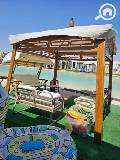 2 Bedroom Cabin for Sale in North Coast, Matruh - كبانة هيسندا باى على الايك مباشرة وعلى البحر بحرى صرف ٩٠ متر