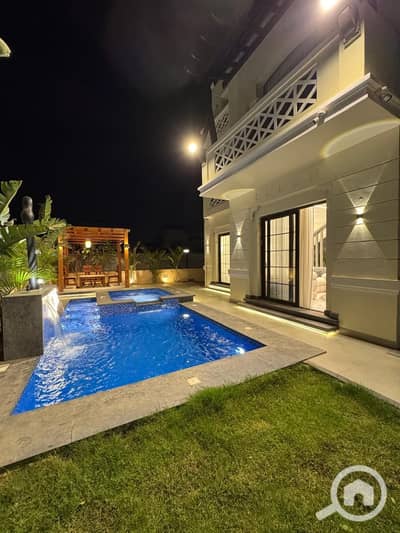 7 Bedroom Villa for Sale in New Cairo, Cairo - للبيع فيلا استاند الون في كومباوند هايد بارك التجمع الخامس
