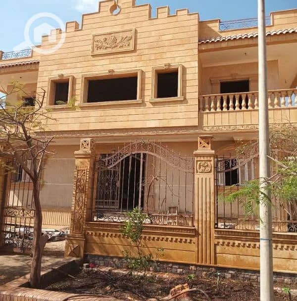شقه في فيلا للبيع في مدينه بدر المتميز فيلات ١٨٥ متر متاح تقسيط سنه