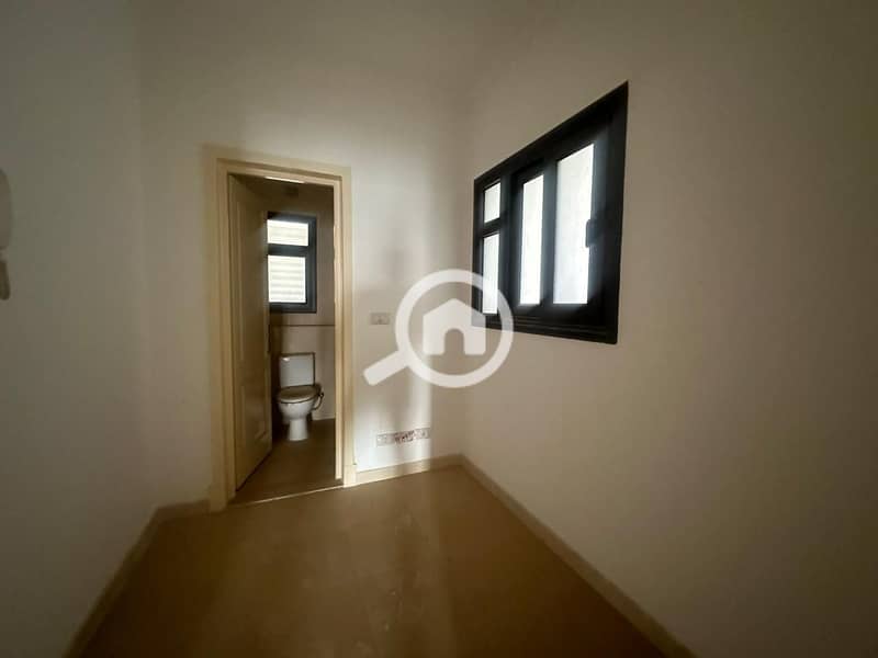 11 b1a3fbf9-36be-419a-aaa1-19ebaf2f92c9. jpg