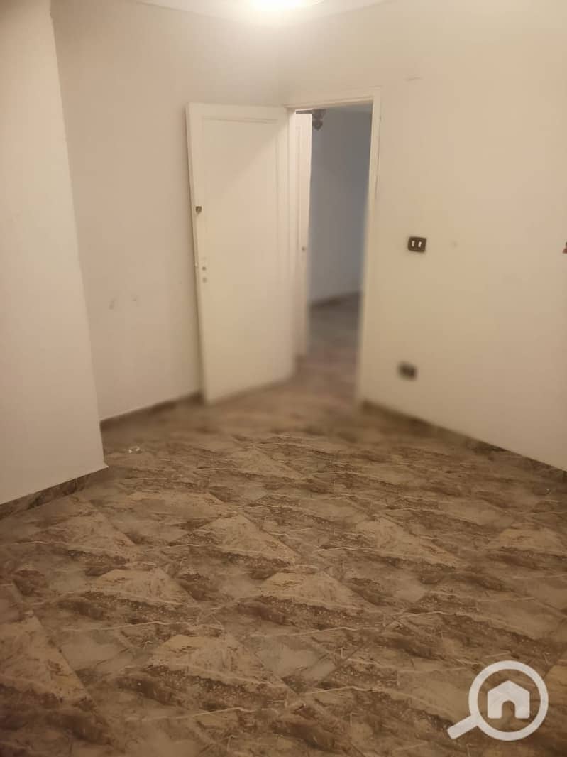 للايجار السكنى ( بدون فرش ) بسموحة شقة 95 متر