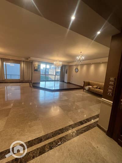 3 Bedroom Flat for Rent in Kafr Abdo, Alexandria - شقه للإيجار في ارقي مناطق كفرعبده ( ٣٠٠م )