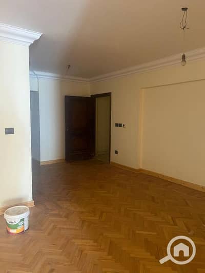 3 Bedroom Apartment for Rent in Kafr Abdo, Alexandria - شقه للإيجار في كفرعبده كيرو سيز (٢٠٠م)
