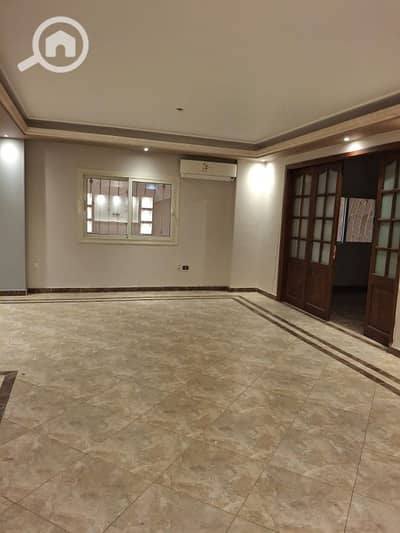 3 Bedroom Apartment for Rent in New Cairo, Cairo - شقه للايجار في جنوب الاكاديميه ارضي بجاردن خاصه مطبخ و تكييفات