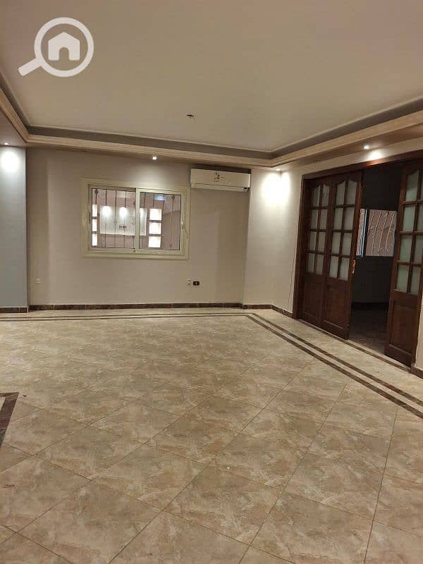 شقه للايجار في جنوب الاكاديميه ارضي بجاردن خاصه مطبخ و تكييفات