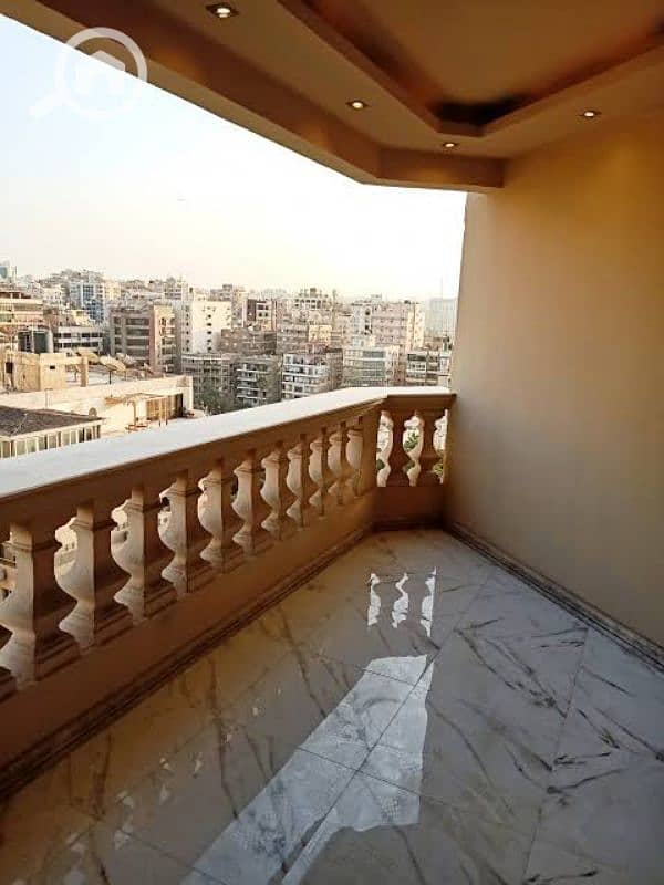 عمودي ع الخليفة المأمون امام فندق تريموف شقه220م مسجلة شهر عقارى