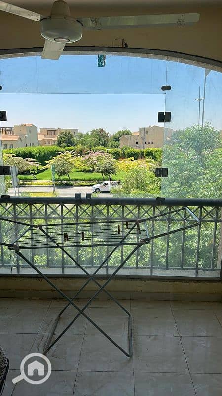 للبيع فى مدينتى شقة 265م فى الb1 دور متكرر فيو شارع والفيلات بالمطبخ