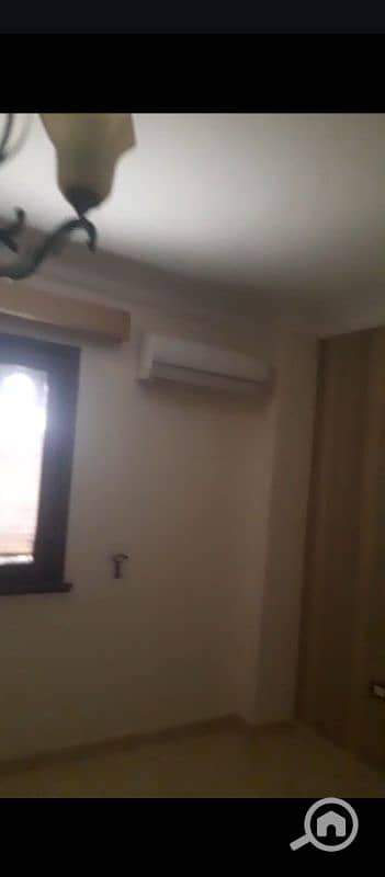 شقة ايجار - في الحي السابع بالمطبخ والتكييفات
