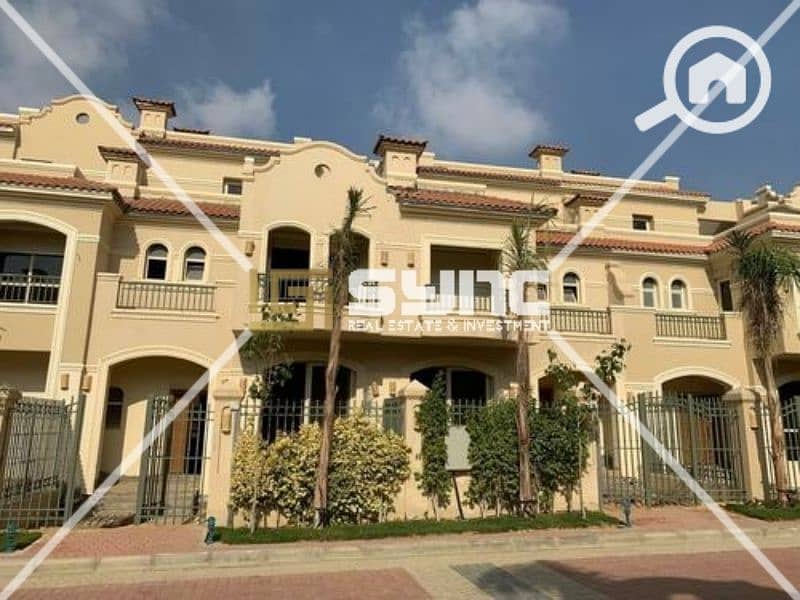 للبيع فيلا كورنر"كوادرو" موقع مميز بكمبوند الباتيو ٥ - مدينة الشروق