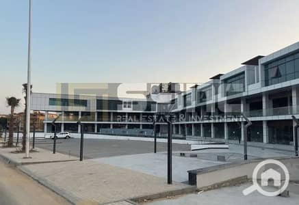 Retail for Sale in Shorouk City, Cairo - محل للبيع بمول VIVENS الشروق استلام فورى مباشر على الرابط الاوسط