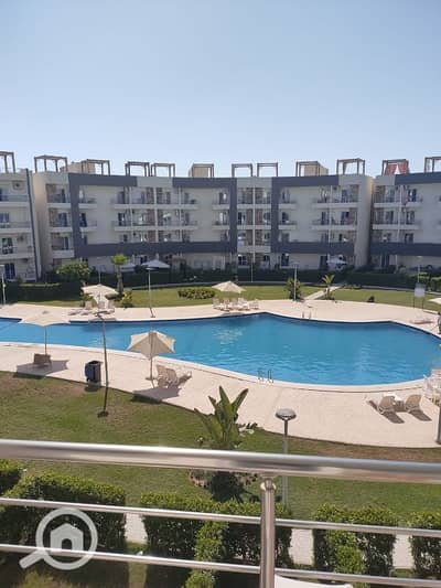 2 Bedroom Chalet for Rent in North Coast, Matruh - شاليه غرفتين للايجار في مارسيليا بيتش 4 بفيو ع البسين مباشرة مكيف