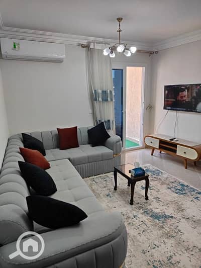 2 Bedroom Chalet for Rent in North Coast, Matruh - شاليه غرفتين للايجار في مارسيليا بيتش 4 مكيف بالكامل فرش كله جديد