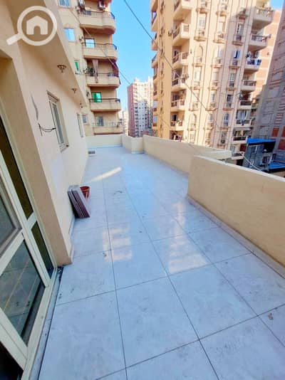 3 Bedroom Flat for Sale in Sidi Beshr, Alexandria - شقه للبيع مساحه ١٧٠ متر دور تاسع روف مباني ١٩٩١ مكونه من ٣ غرف و رسيبش