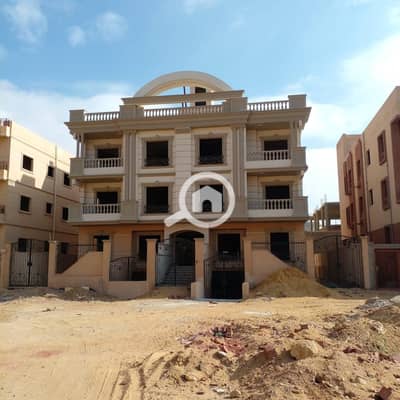 4 Bedroom Flat for Sale in New Cairo, Cairo - شقة للبيع بالقرنفل فيلات220م فيو مفتوح