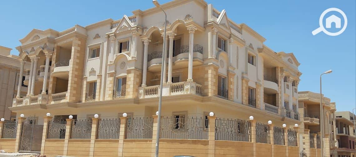 شقة تشطيب فاخر بفيلا ناصية بالقرنفل خطوات للنائب العام