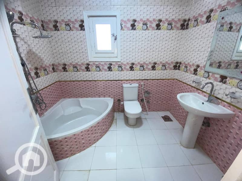 12 b7d67dce-3dcb-4cf6-b2d0-1eee8585c32e. jpg
