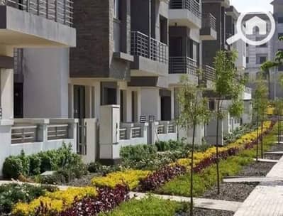 4 Bedroom Townhouse for Sale in 6th of October, Giza - PHOTO-2024-05-22-15-51-14 (3). jpg