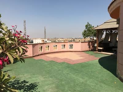 11 Bedroom Villa for Sale in New Cairo, Cairo - ڤيلا لعائلة ٤ اسر-شارع رئيسي بجوار المحكمة و سفارة السودان-التجمع خامس
