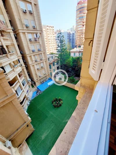 شقة 3 غرف نوم للبيع في جليم، الإسكندرية - 536279599_24447748424842252_2958098953311630652_n (1). jpg