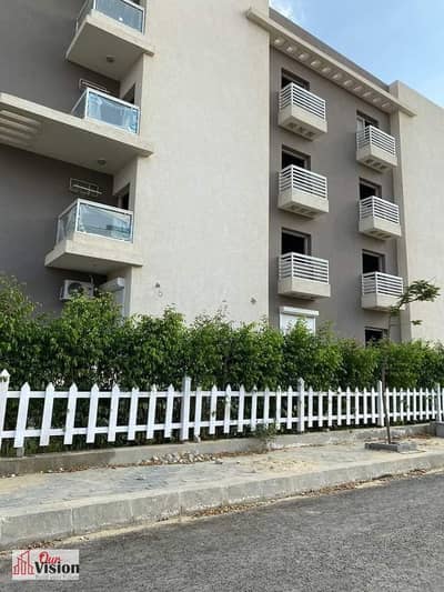 3 Bedroom Apartment for Sale in Sheikh Zayed, Giza - الخمايل المرحله الرابعه استلام فوري نص تشطيب 165 متر دور 3 فيو امامي