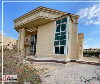 فیلا 7 غرف نوم للبيع في 6 أكتوبر، الجيزة - فيلا علي محور 26 يوليو كومبوند الصفوة بجوار بالم هيلز safwa 1218 متر