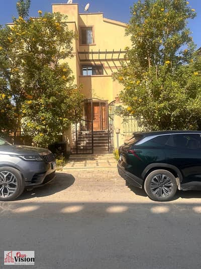 5 Bedroom Villa for Sale in 6th of October, Giza - Detached villa for sale in the eastern expansions of Sheikh Zayed, fully finished, on the axis