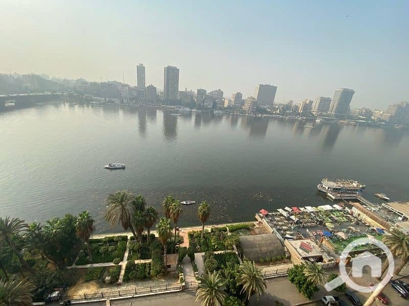 شقة للبيع علي النيل مباشر في المنيل شارع عبد العزيز ال سعود