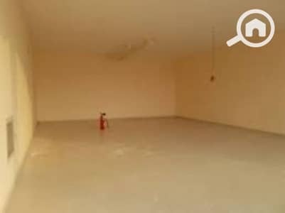Retail for Rent in Mokattam, Cairo - محل تجاري للإيجار يصلح للبنوك بالمقطم علي شارع 9 الرئيسي